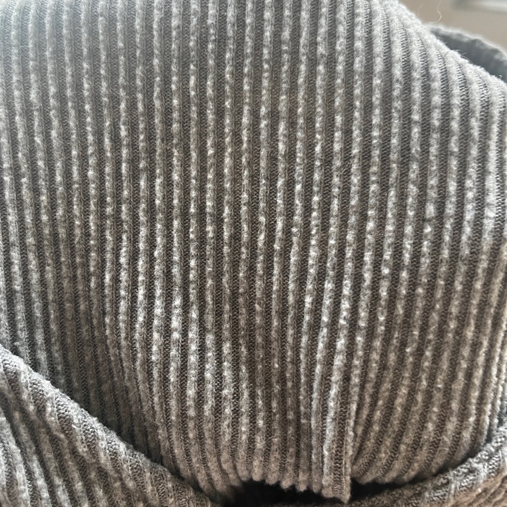 Cross Ribbed Gray Top - Picture 2 of 3